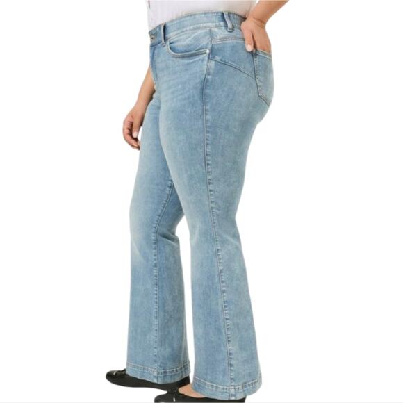 Torrid Bombshell Flare Premium Stretch High-Rise Jean in Valencia Plus‎ Size 22 - Picture 3 of 15
